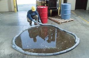 清掃用品 液体の流れをブロック 油・水吸収材